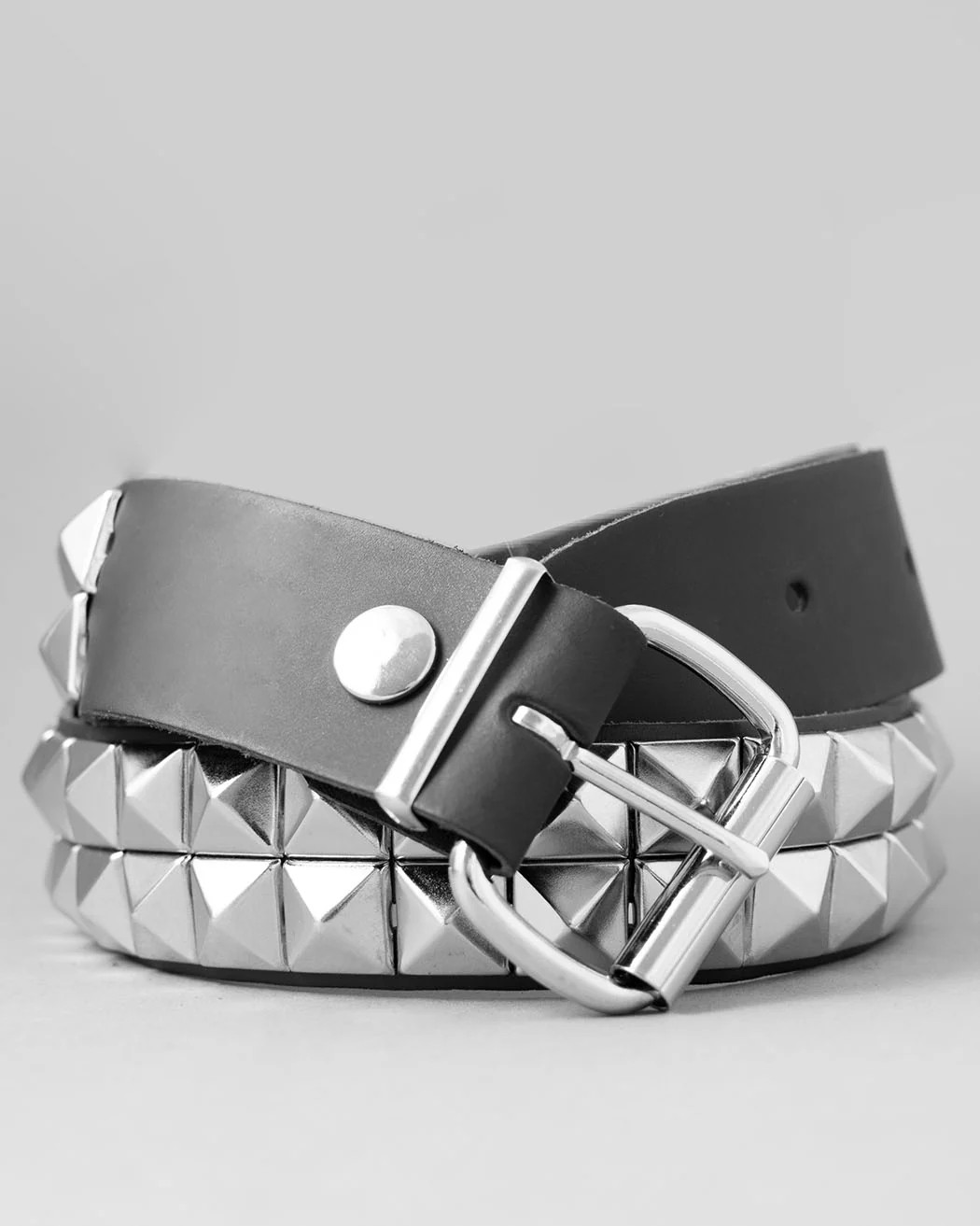 Kožený 2-radový pyramid opasok 38mm, strieborný