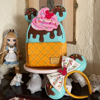 Mini batoh Loungefly - Disney - Minnie Ice Cream